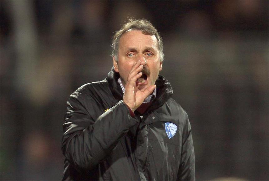 VfL Bochum bereitet sich unter spanischer Sonne vor VfL-Trainer Peter Neururer bereitet sich mit seiner Mannschaft in Bochum auf das Fußball-Jahr 2015 vor.