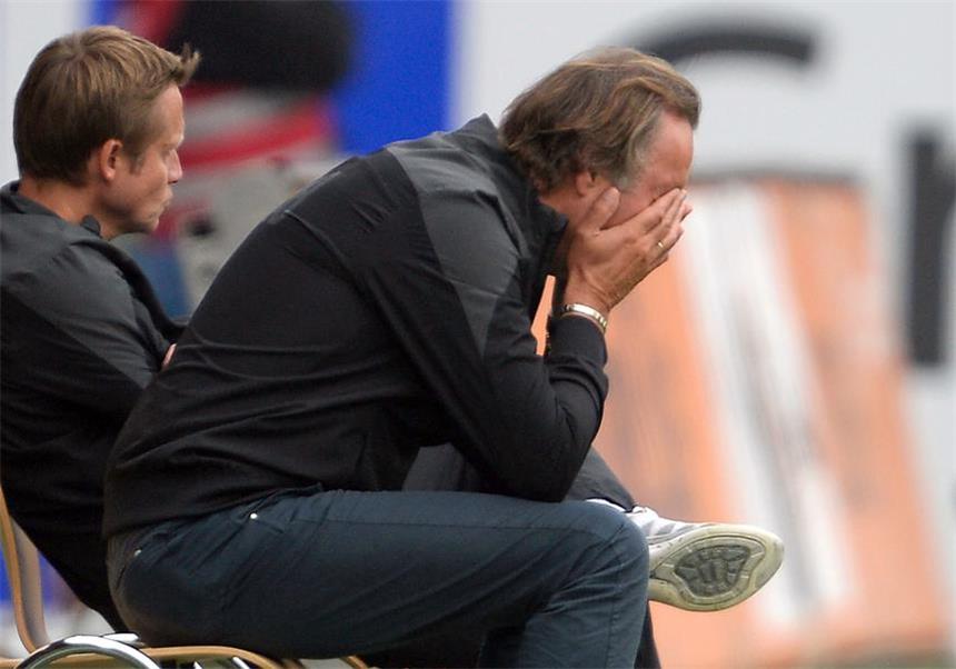 VfL Bochum geht beim Aufsteiger unter VfL-Trainer Peter Neururer konnte nicht mehr hinsehen.