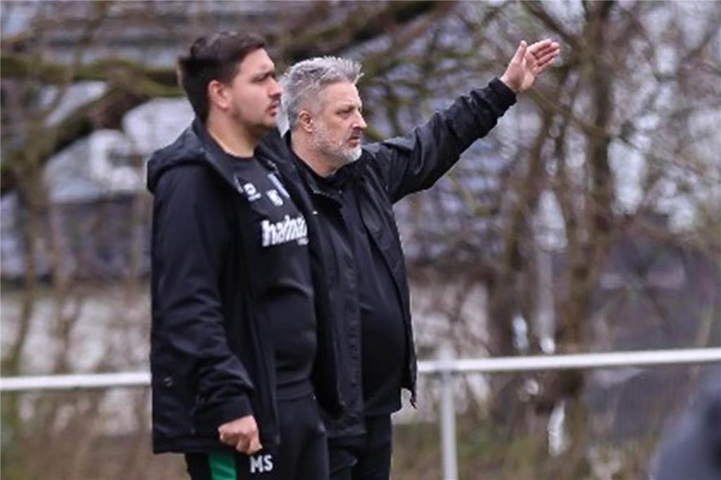 Tamer-Hammer entscheidet Keller-Derby: VfL Kemminghausen besiegt den VfR Sölde II glücklich VfR Sölde II-Coach Michael Voigtländer