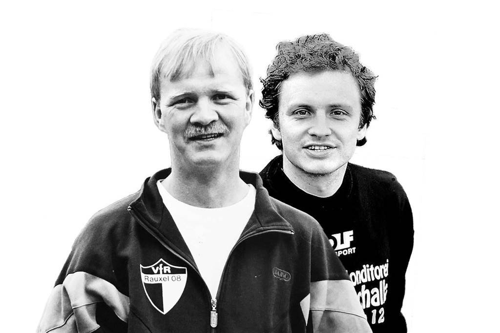 VfR-Trainer Uwe Esser (l) und Stürmer Thilo Schlüsener.