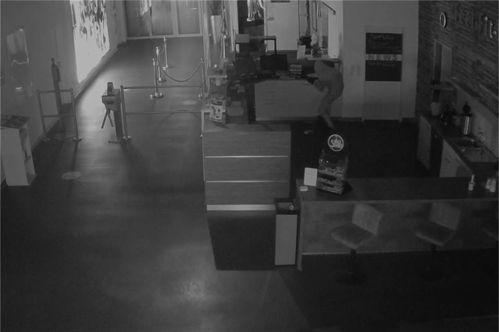 Mit Video: Einbrecher wird gefilmt, während er Kasse im Feel Fit in Werne leert Viel Bargeld konnte der Einbrecher nicht stehlen.