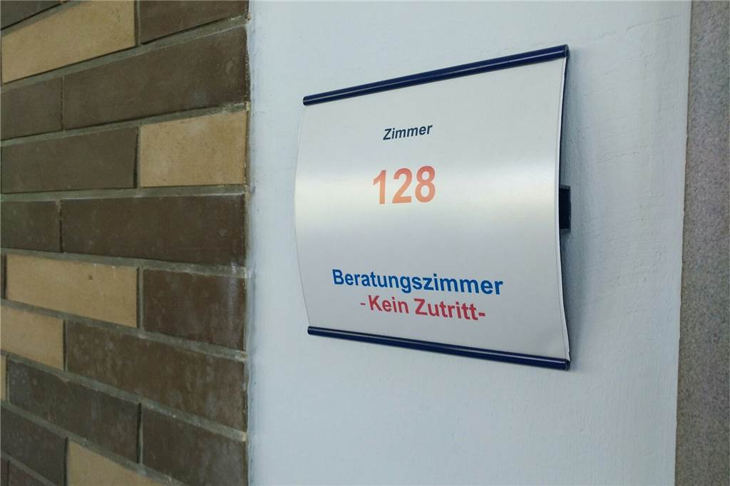 Kinderpornos an ,Netter Lehrer‘: Schlimme Details sorgen für großes Schweigen Viel Beratungsbedarf gab es für das Schöffengericht in dem Verfahren um Kinderpornographie. Das Schöffengericht besteht aus einer Berufsrichterin und zwei Schöffinnen, also Laienrichterinnen.