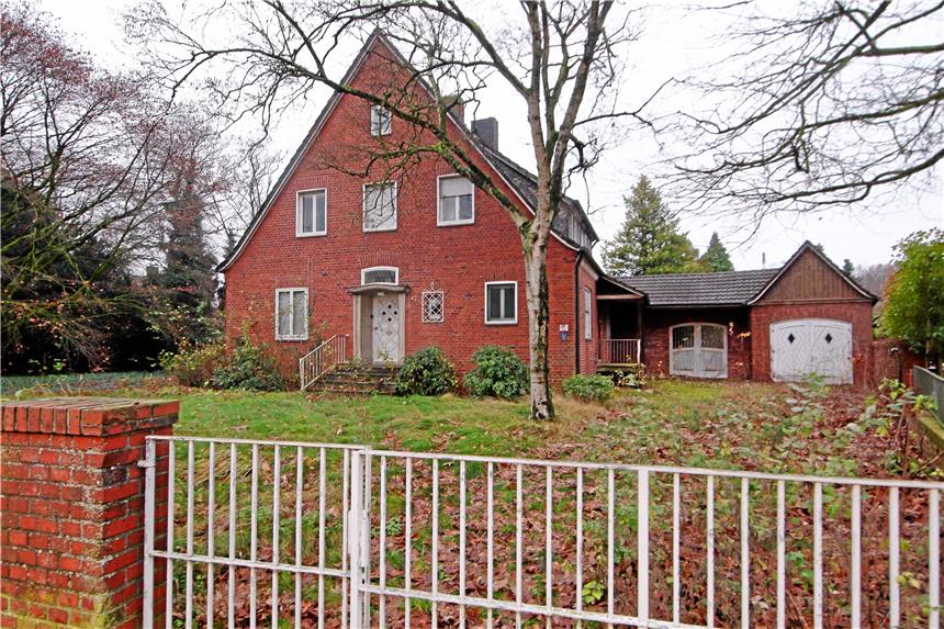 Nach Kritik an Projekt weniger Wohneinheiten Viel diskutiertes Projekt an der Ostendarper Straße in Vreden: Wo jetzt noch ein älteres Einfamilienhaus steht, sollen in Zukunft zwei Mehrfamilienhäuser errichtet werden.