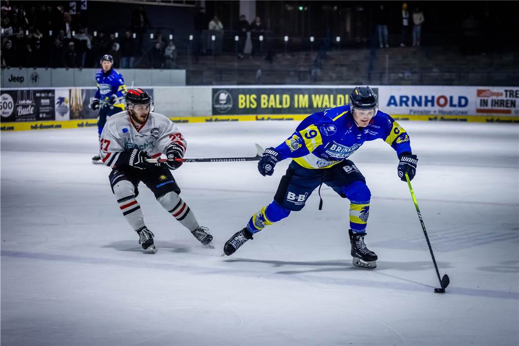 Viel dramatischer ging es kaum. Im entscheidenden Spiel fünf drehen die Eisadler Dortmund im letzten Drittel auf und ziehen ins Playoff-Finale ein.