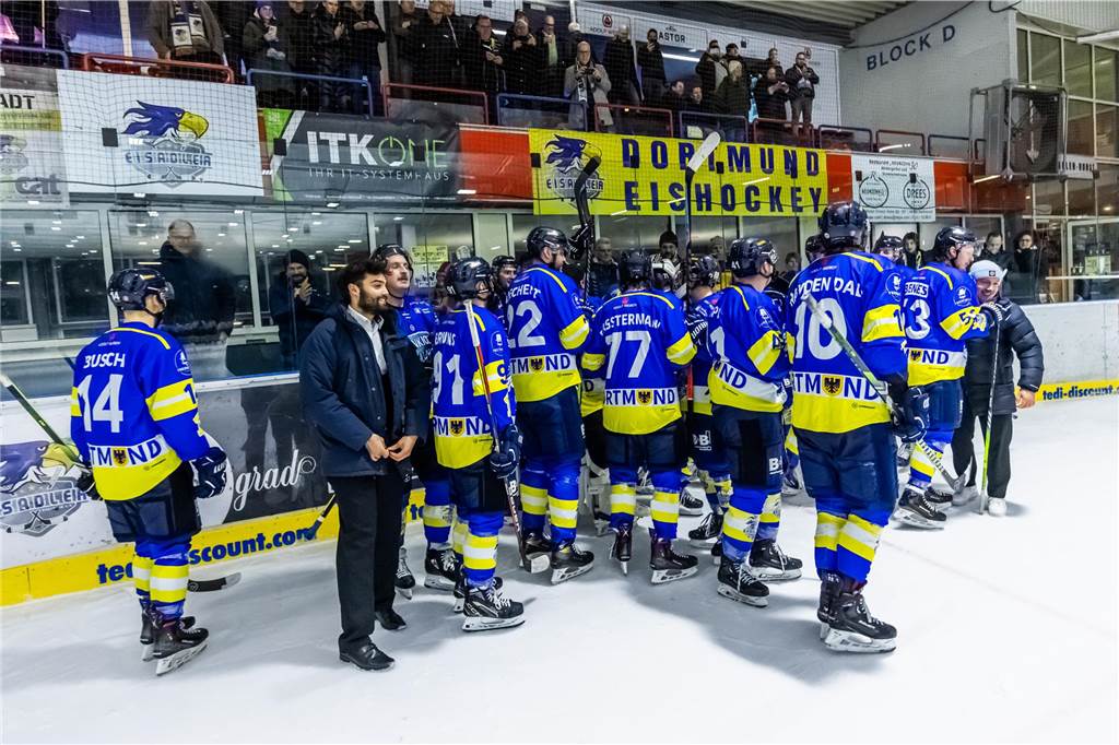 Viel dramatischer ging es kaum. Im entscheidenden Spiel fünf drehen die Eisadler Dortmund im letzten Drittel auf und ziehen ins Playoff-Finale ein.