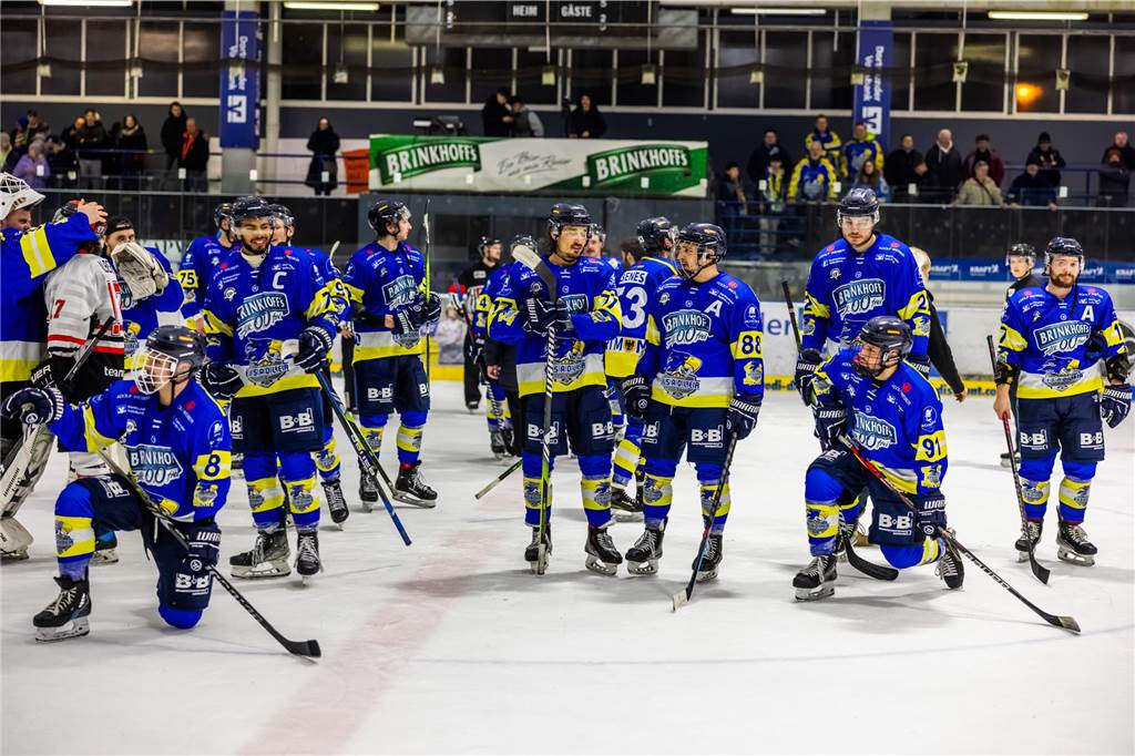 Viel dramatischer ging es kaum. Im entscheidenden Spiel fünf drehen die Eisadler Dortmund im letzten Drittel auf und ziehen ins Playoff-Finale ein.
