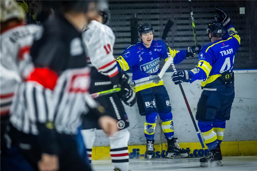 Viel dramatischer ging es kaum. Im entscheidenden Spiel fünf drehen die Eisadler Dortmund im letzten Drittel auf und ziehen ins Playoff-Finale ein.
