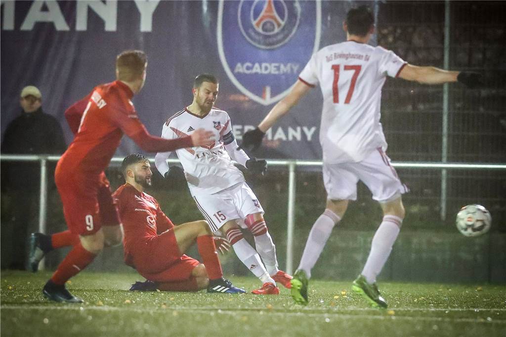 Die defensive Stärke bringt dem TuS Bövinghausen drei Punkte im Landesliga-Derby Viel Kampf im Landesliga-Derby bei schlechtem Wetter. Das bessere Ende hatte der TuS Bövinghausen für sich.