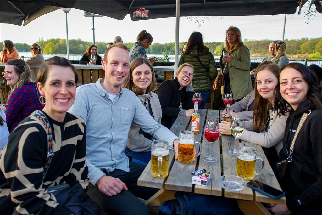 Viel los war beim Tanz in den Mai in der Sunset Beach Bar.