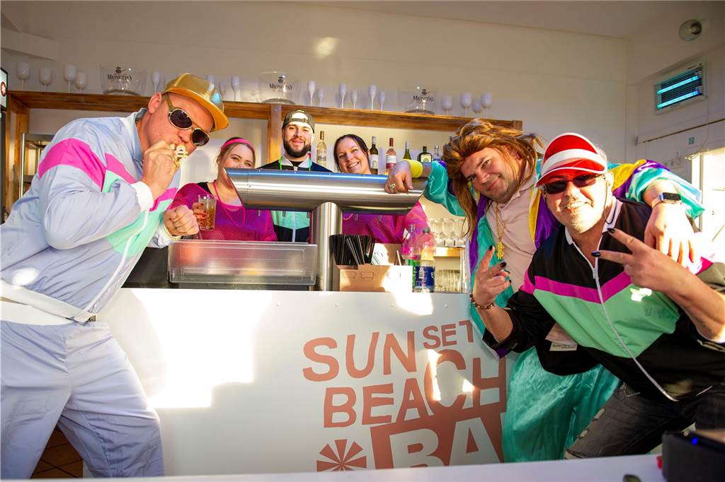 Viel los war beim Tanz in den Mai in der Sunset Beach Bar.