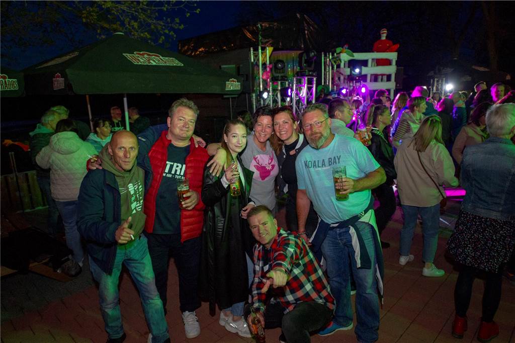 Viel los war beim Tanz in den Mai in der Sunset Beach Bar.
