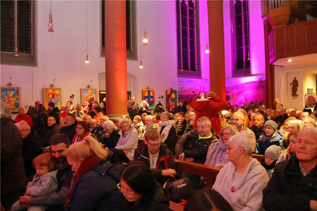 Spendenkonzert für das HUB Erle: Wir zeigen die besten Bilder Viel musikalisches Talent konnte man beim Spendenkonzert für das HUB Erle am Samstagabend in der Silvesterkirche erkennen. Zur Freude des zahlreich erschienenen Publikums.