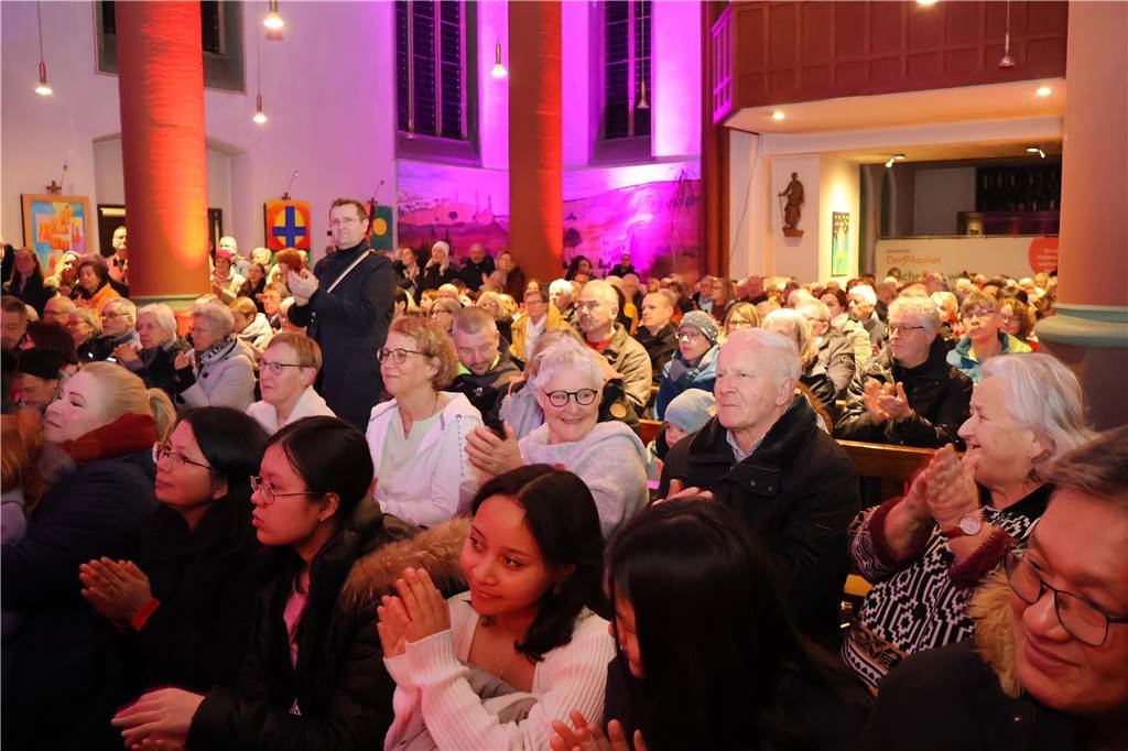 Spendenkonzert für das HUB Erle: Wir zeigen die besten Bilder Viel musikalisches Talent konnte man beim Spendenkonzert für das HUB Erle am Samstagabend in der Silvesterkirche erkennen. Zur Freude des zahlreich erschienenen Publikums.