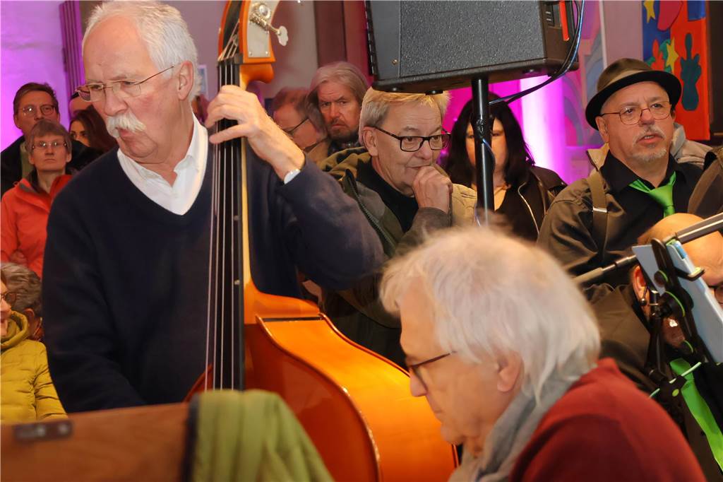 Spendenkonzert für das HUB Erle: Wir zeigen die besten Bilder Viel musikalisches Talent konnte man beim Spendenkonzert für das HUB Erle am Samstagabend in der Silvesterkirche erkennen. Zur Freude des zahlreich erschienenen Publikums.