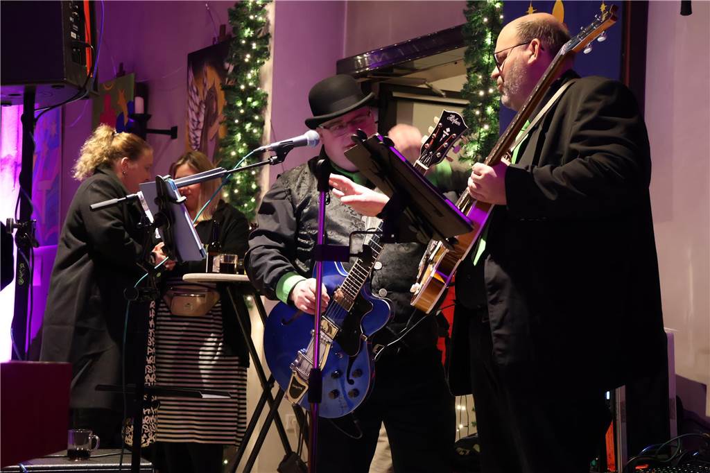 Spendenkonzert für das HUB Erle: Wir zeigen die besten Bilder Viel musikalisches Talent konnte man beim Spendenkonzert für das HUB Erle am Samstagabend in der Silvesterkirche erkennen. Zur Freude des zahlreich erschienenen Publikums.