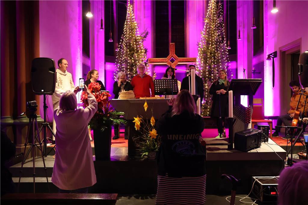 Spendenkonzert für das HUB Erle: Wir zeigen die besten Bilder Viel musikalisches Talent konnte man beim Spendenkonzert für das HUB Erle am Samstagabend in der Silvesterkirche erkennen. Zur Freude des zahlreich erschienenen Publikums.