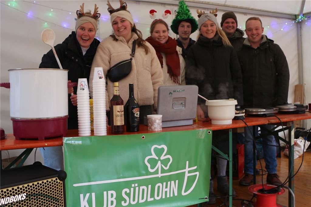 Viel Spaß hatte alle, die sich an den 32 Ständen präsentierten. Die KLJB Südlohn war sichtlich auf Weihnachten eingestimmt.