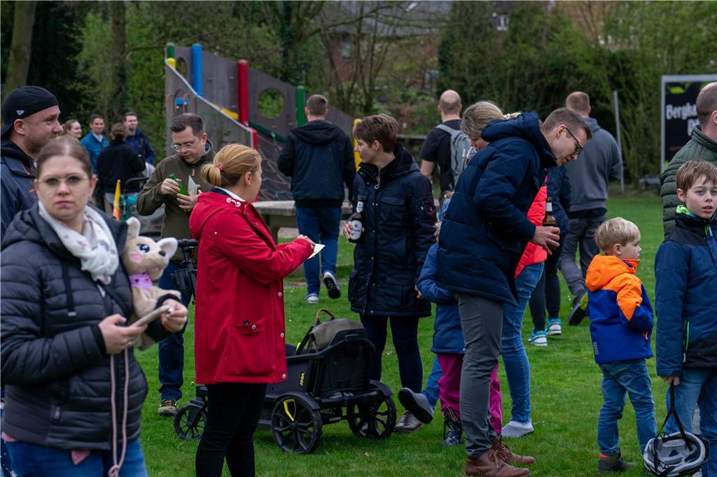 Viel Spaß hatten die Besucherinnen und Besucher des Osterfeuers der Siedlergemeinschaft Steinkamp.