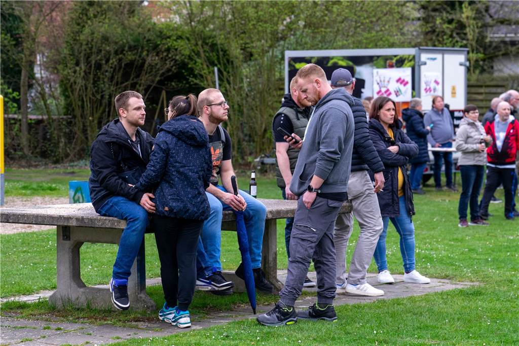 Viel Spaß hatten die Besucherinnen und Besucher des Osterfeuers der Siedlergemeinschaft Steinkamp.