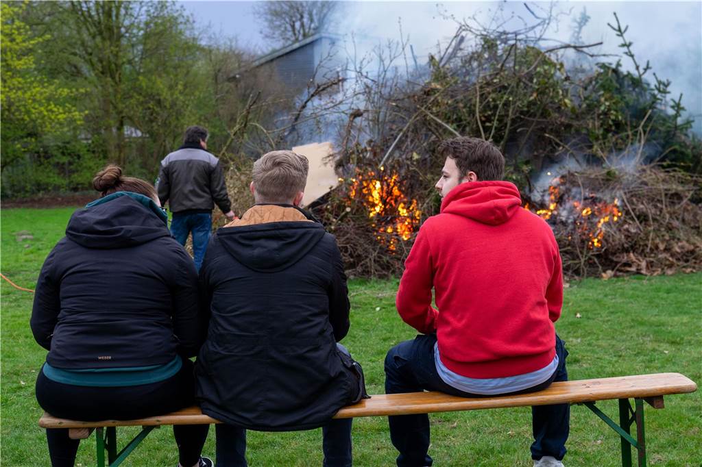 Viel Spaß hatten die Besucherinnen und Besucher des Osterfeuers der Siedlergemeinschaft Steinkamp.