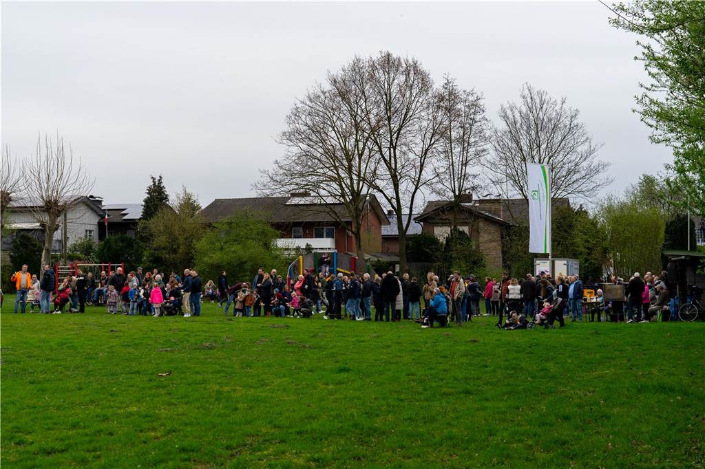 Viel Spaß hatten die Besucherinnen und Besucher des Osterfeuers der Siedlergemeinschaft Steinkamp.
