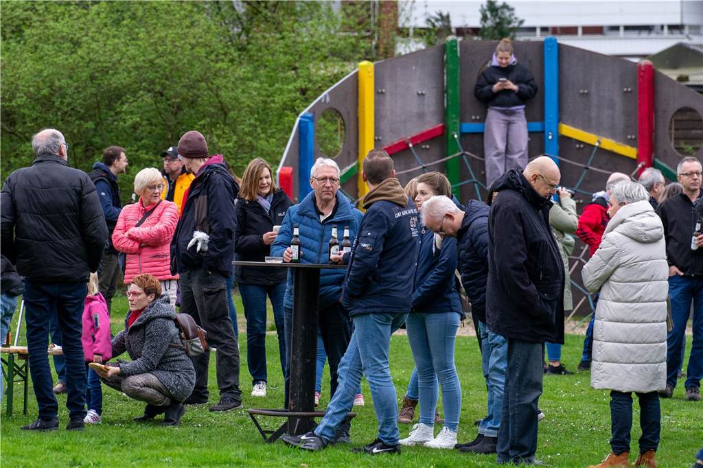 Viel Spaß hatten die Besucherinnen und Besucher des Osterfeuers der Siedlergemeinschaft Steinkamp.