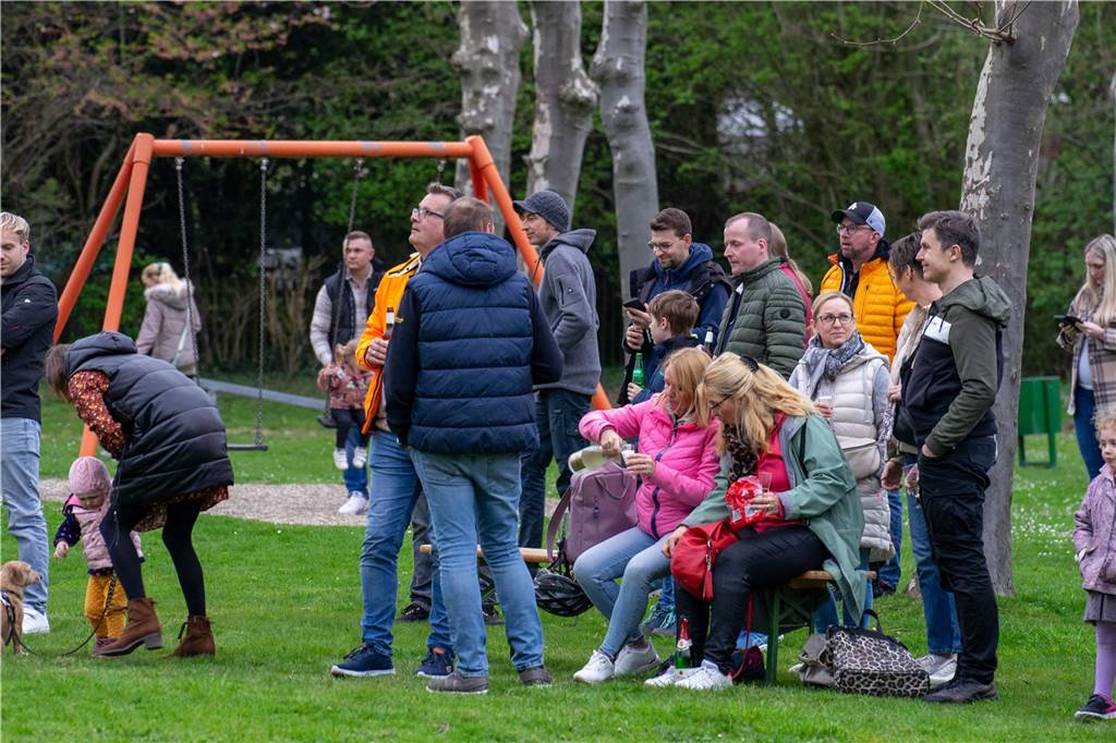 Viel Spaß hatten die Besucherinnen und Besucher des Osterfeuers der Siedlergemeinschaft Steinkamp.