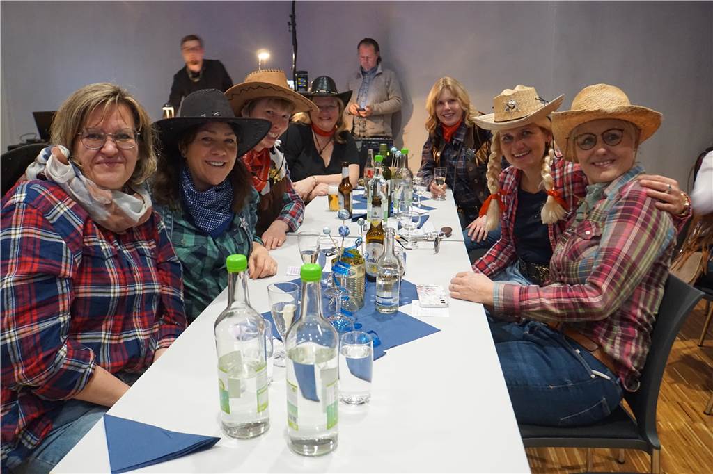 Viel Spaß hatten die Damen beim Karneval der kfd.
