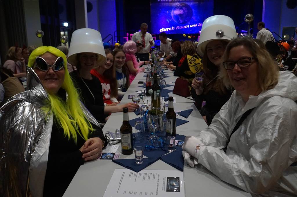 Viel Spaß hatten die Damen beim Karneval der kfd.