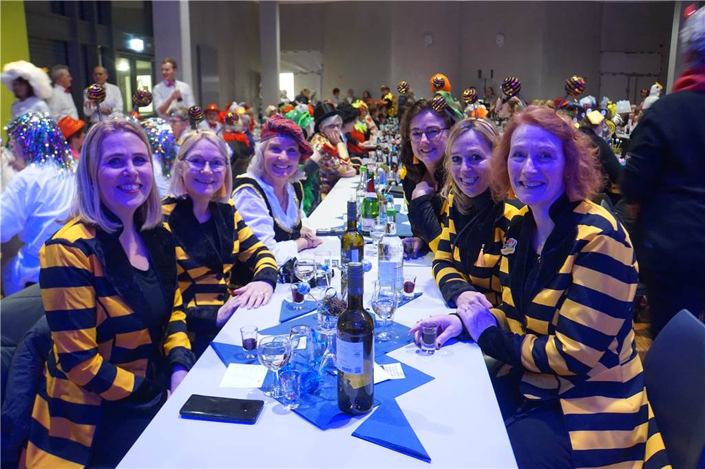 Viel Spaß hatten die Damen beim Karneval der kfd.