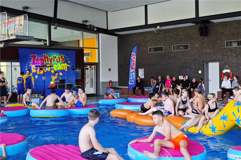 Viel Spaß hatten die Gäste am Sonntag (22. Oktober) im Aquahaus, für die passende Musik sorgte das Zephyrus Discoteam