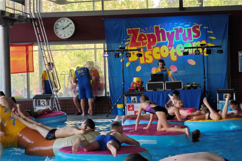 Viel Spaß hatten die Gäste am Sonntag (22. Oktober) im Aquahaus, für die passende Musik sorgte das Zephyrus Discoteam