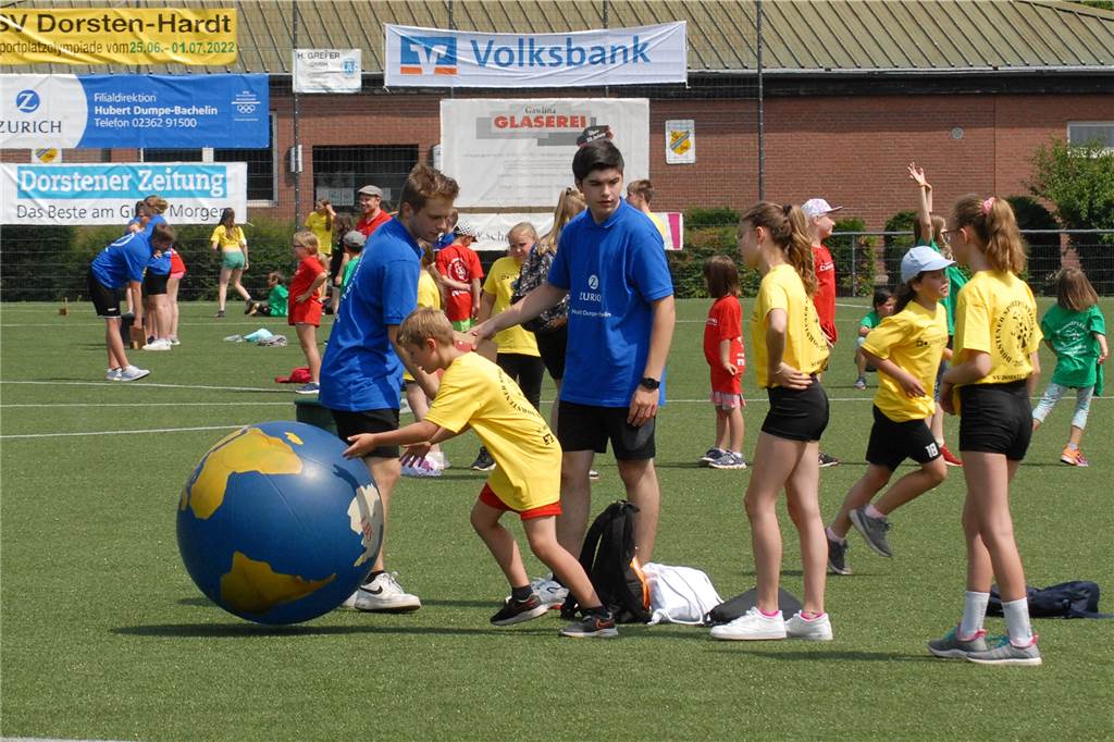 Sportplatzolympiade startete am Samstag - allerdings als Light-Version Viel weniger Kinder als sonst dürfen in diesem Jahr gleichzeitig auf der Anlage des SV Hardt sein.