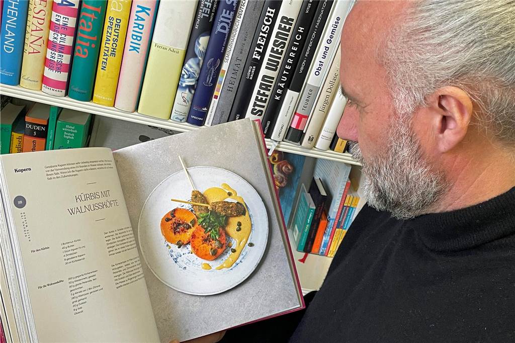Neues Kochbuch von Star-Koch Antoniewicz: „Birkenrinde ist ein Gewürz“ Viel Wissenswertes um Gewürze und eine Vielzahl von Rezepten hält das neue Buch von Heiko Antoniewicz bereit.