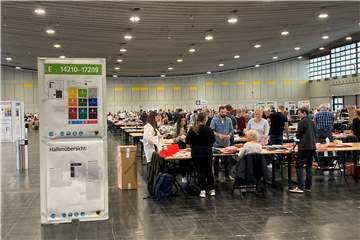 Viel zu tun gab es bei der Wahl-Auszählung im Briefwahlzentrum in den Westfalenhallen.