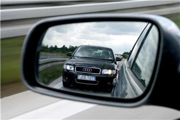 Viele Autofahrer sehen sich durch Raser veranlasst, selbst schneller zu fahren. Foto: Patrick Pleul