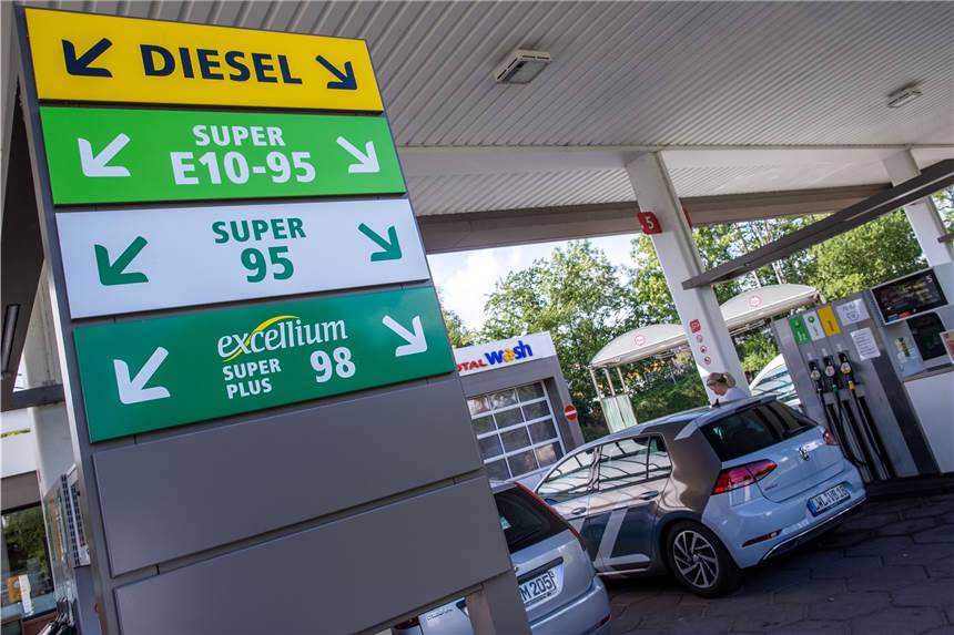 Steigende Benzinpreise: So tanken Autofahrer am günstigsten Viele Autofahrer versuchen angesichts steigender Benzinpreise dann zu tanken, wenn der Tagespreis möglichst niedrig ist.