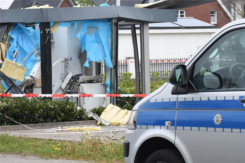 LKA: Es gibt nur eine wirksame Vorbeugung gegen Automaten-Sprengungen Viele Automaten in Deutschland befinden sich nicht in einer Bankfiliale, sondern dort, wo oft Bargeld benötigt wird – wie hier im Münsterland.