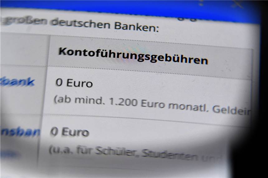 40 Prozent der Bankkunden zahlen höhere Gebühren Viele Bankkunden haben von angekündigten Gebührenerhöhungen bislang oft gar nichts bemerkt.