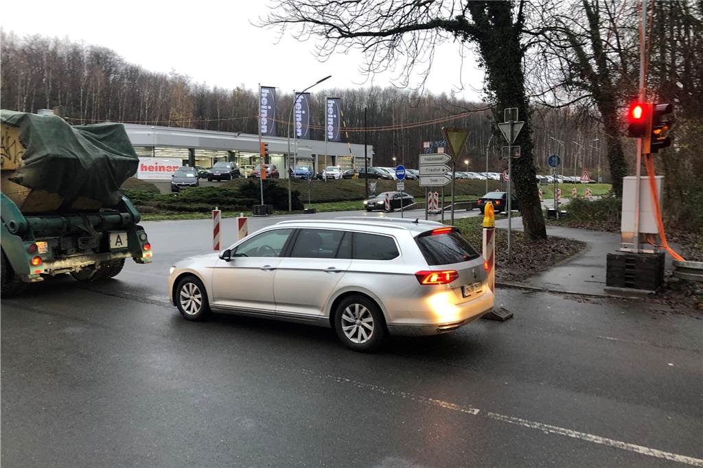 Riesenstaus am Südring: „Verkehrsführung wird 7 bis 8 Monate bleiben“ Viele Berufspendler ärgern sich über die Baustellenampel an der Einmündung Südring/Kamener Straße.