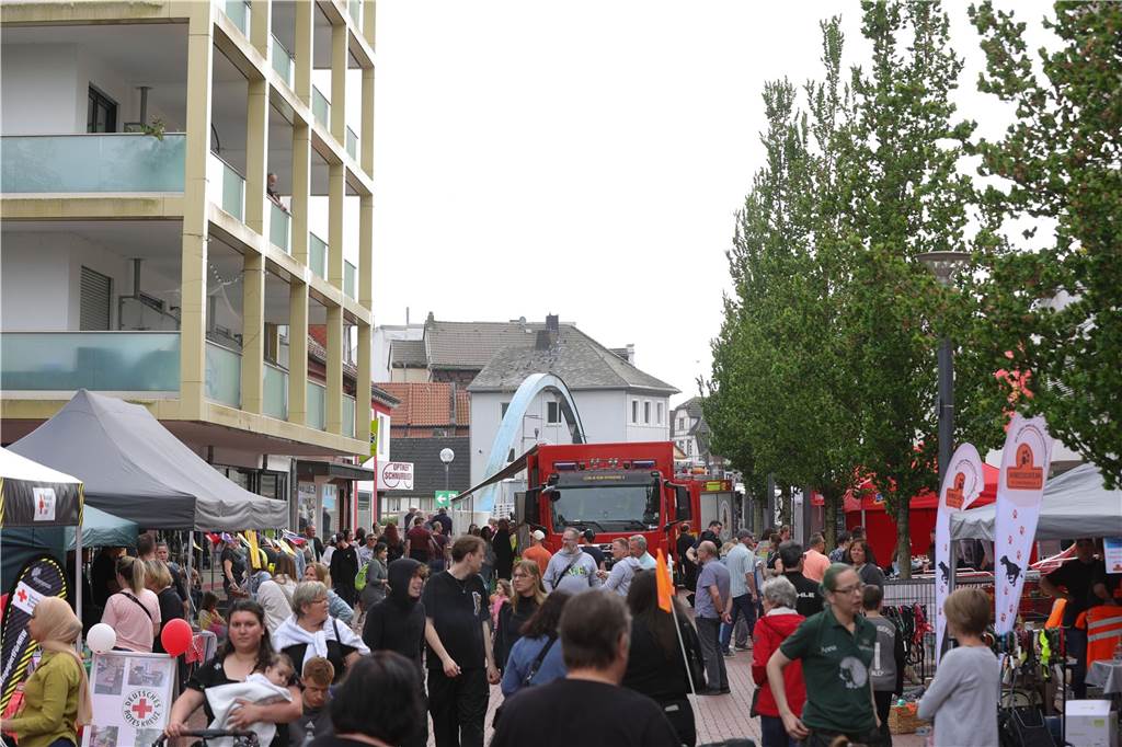 Viele Besucher beim dritten Drahtesel- und Frühlingsmarkt in der Lüner Innenstadt.
