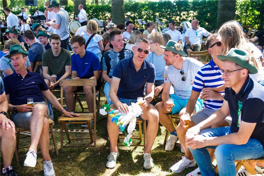 Sommer 2023: An diesen Tagen wird wieder Schützenfest gefeiert Gutgelaunte Schützen in Lünten