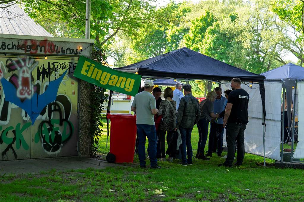 Viele Besucher haben zusammen in Selm in den Mai getanzt.