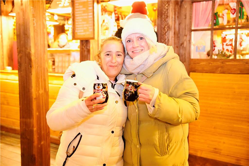 Viele Besucher kamen auch am Mittwoch (11.12.) wieder zum Dortmunder Weihnachtsmarkt, um die besondere Atmosphäre zu genießen.