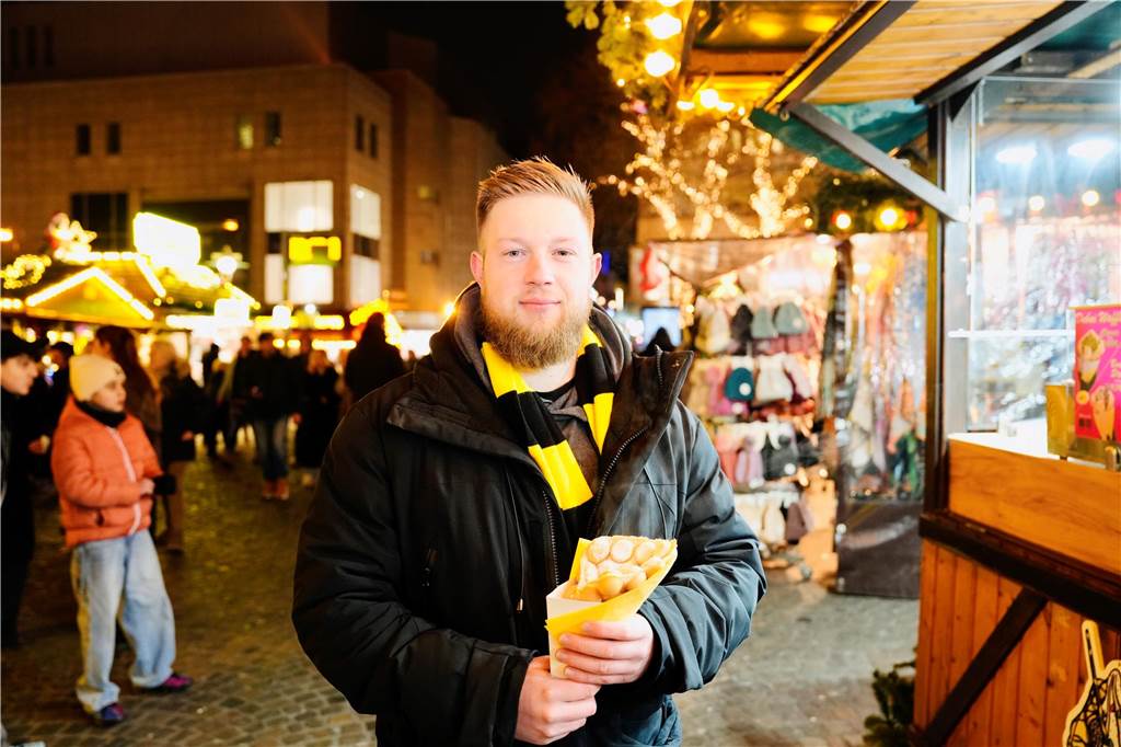 Viele Besucher kamen auch am Mittwoch (11.12.) wieder zum Dortmunder Weihnachtsmarkt, um die besondere Atmosphäre zu genießen.