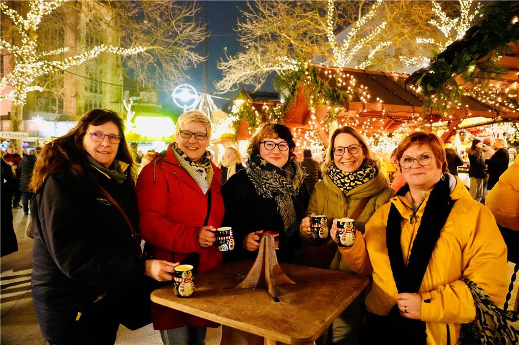 Viele Besucher kamen auch am Mittwoch (11.12.) wieder zum Dortmunder Weihnachtsmarkt, um die besondere Atmosphäre zu genießen.
