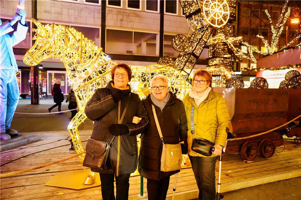 Viele Besucher kamen auch am Mittwoch (11.12.) wieder zum Dortmunder Weihnachtsmarkt, um die besondere Atmosphäre zu genießen.