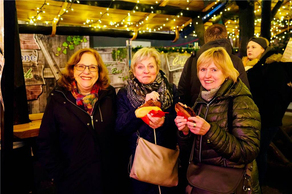 Viele Besucher kamen auch am Mittwoch (11.12.) wieder zum Dortmunder Weihnachtsmarkt, um die besondere Atmosphäre zu genießen.