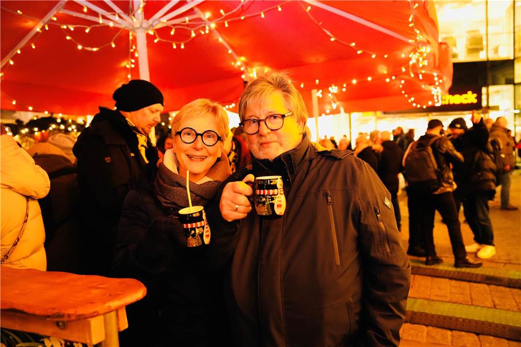 Viele Besucher kamen auch am Mittwoch (11.12.) wieder zum Dortmunder Weihnachtsmarkt, um die besondere Atmosphäre zu genießen.