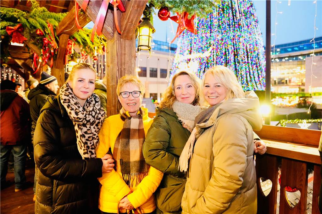 Viele Besucher kamen auch am Mittwoch (11.12.) wieder zum Dortmunder Weihnachtsmarkt, um die besondere Atmosphäre zu genießen.